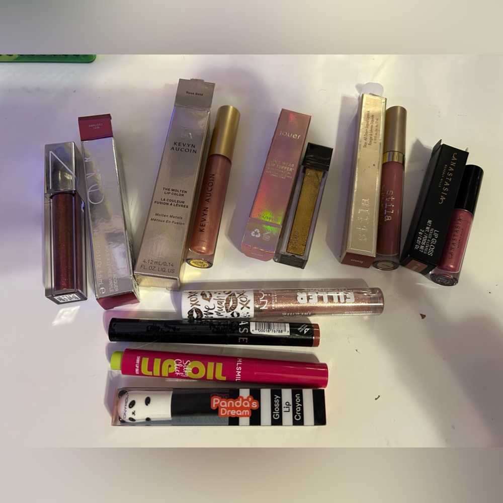 Lip and scarf/brush bundle 12 pieces